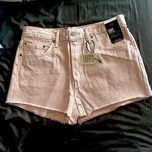 NWT | Pink Levi’s WMNS 501 Shorts | Size 32